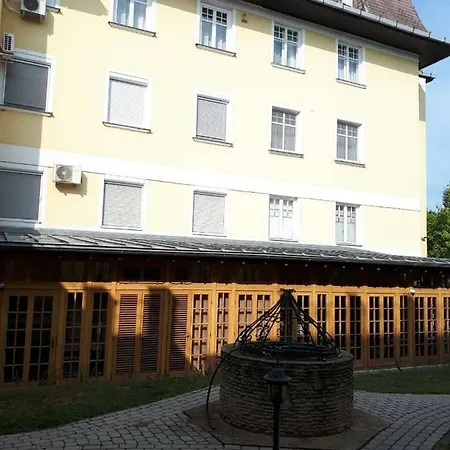 Apartamento Aranycsillag Green Apartman