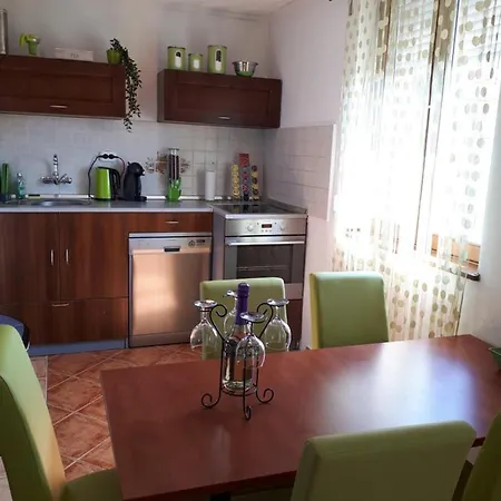 公寓 Aranycsillag Green Apartman *